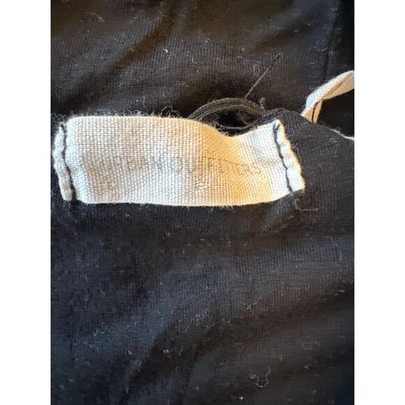 Black Floral Embroidered Crop Top With Zipper Closure & Spaghetti Straps - Picture 3 of 5